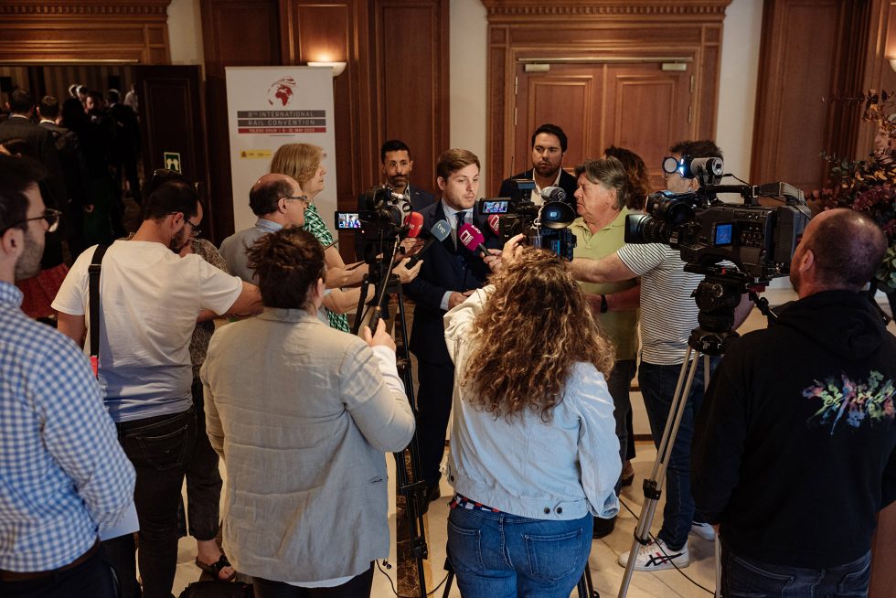 Fotografía entrevista congreso internacional Rail Convention Toledo