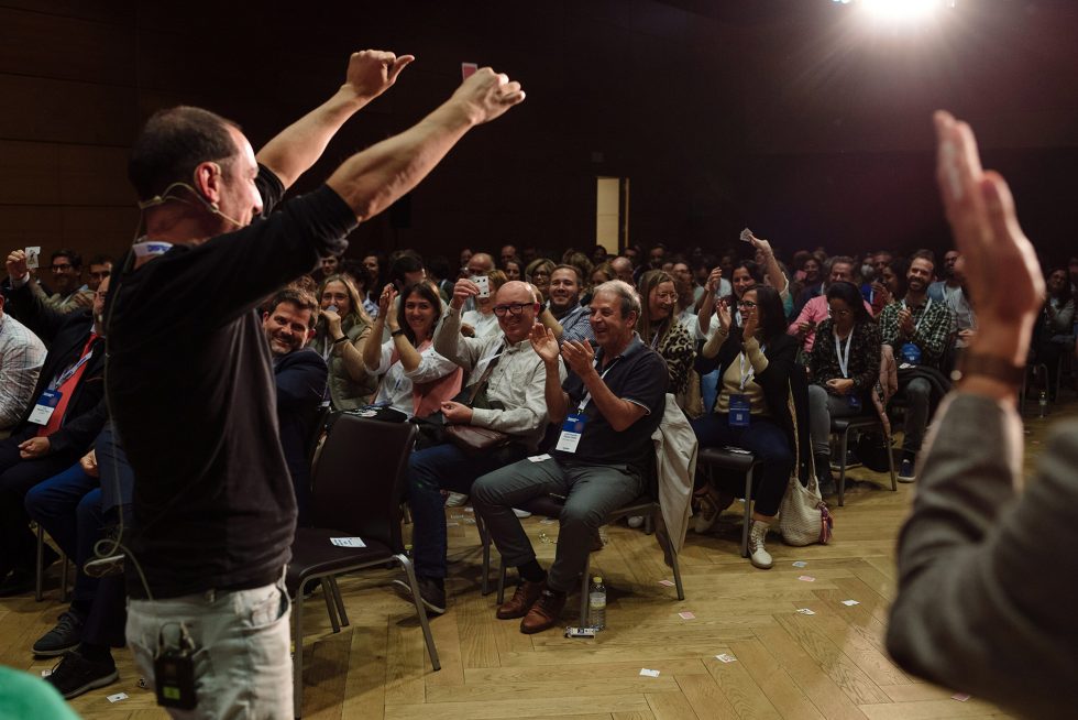 Fotografía publico feliz en un congreso de Casio